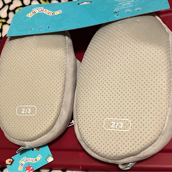 Squishmallows NWT slippers size 2/3 (BIG GIRL) shark unisex - Picture 6 of 6